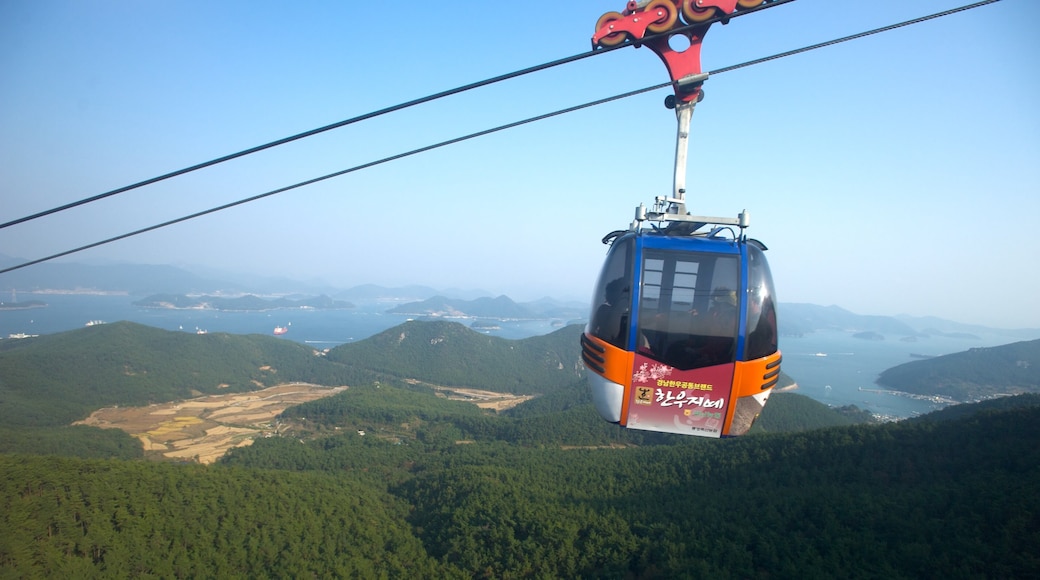 Tongyeong das einen Gondel und ruhige Szenerie