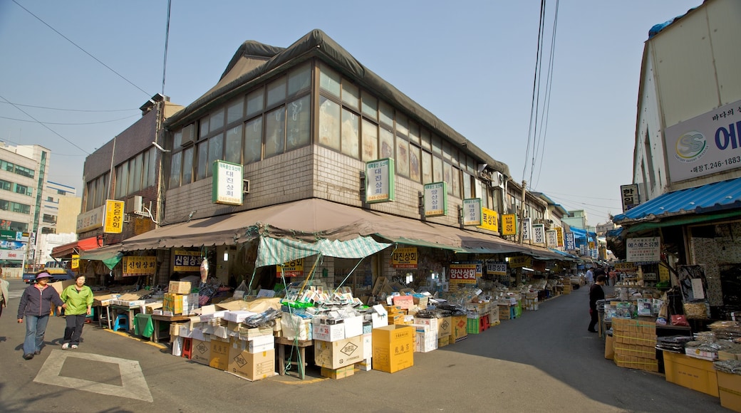 Busan featuring street scenes, markets and a city