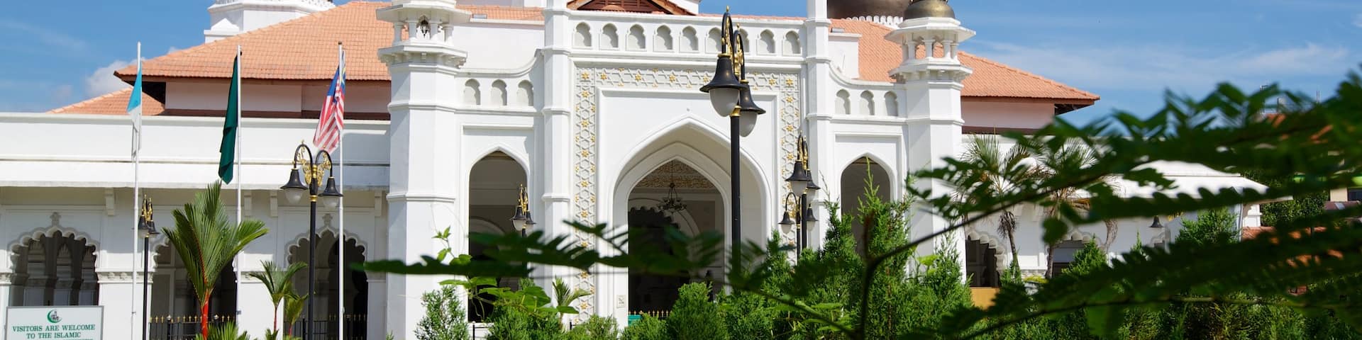 Kapitan Keling Mosque which includes a mosque, religious aspects and heritage architecture