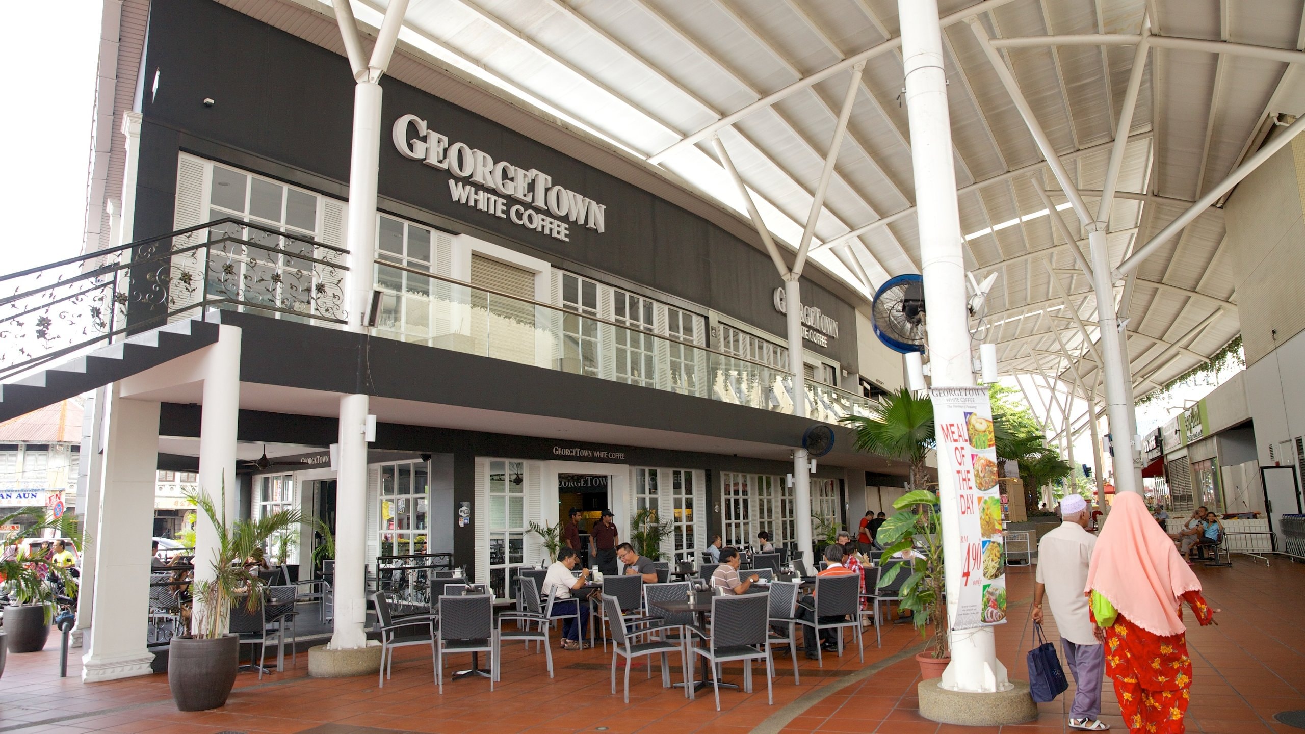 KOMTAR which includes cafe lifestyle, signage and shopping