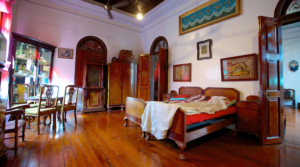 Pinang Peranakan Mansion showing interior views