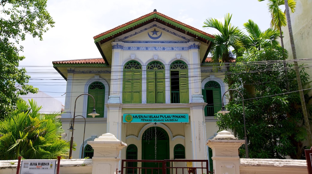 Museo Islámico de Penang que incluye elementos religiosos y señalización