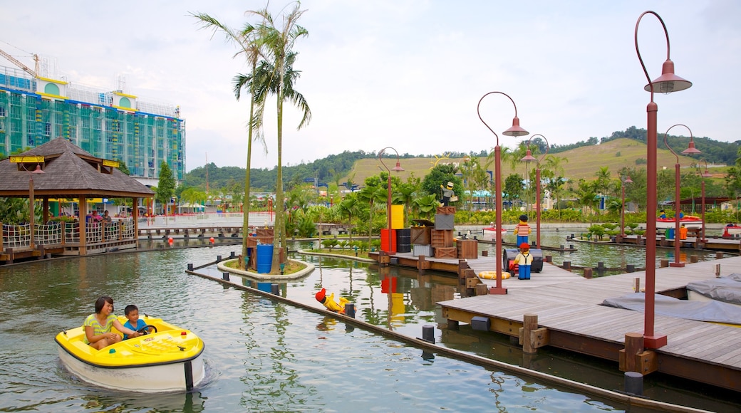 Johor Bahru showing a pond, boating and rides