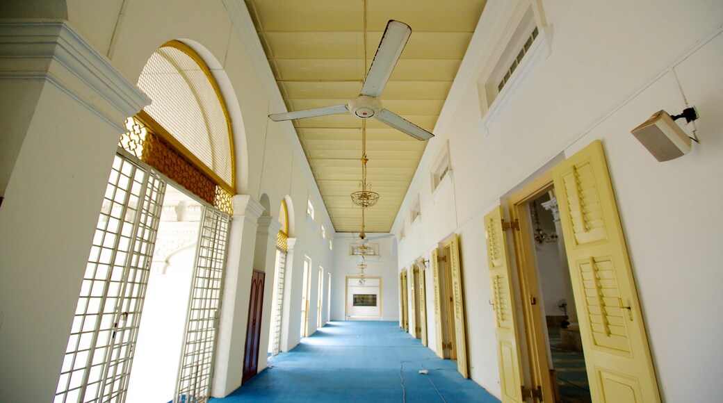 Johor Bahru showing a mosque and interior views