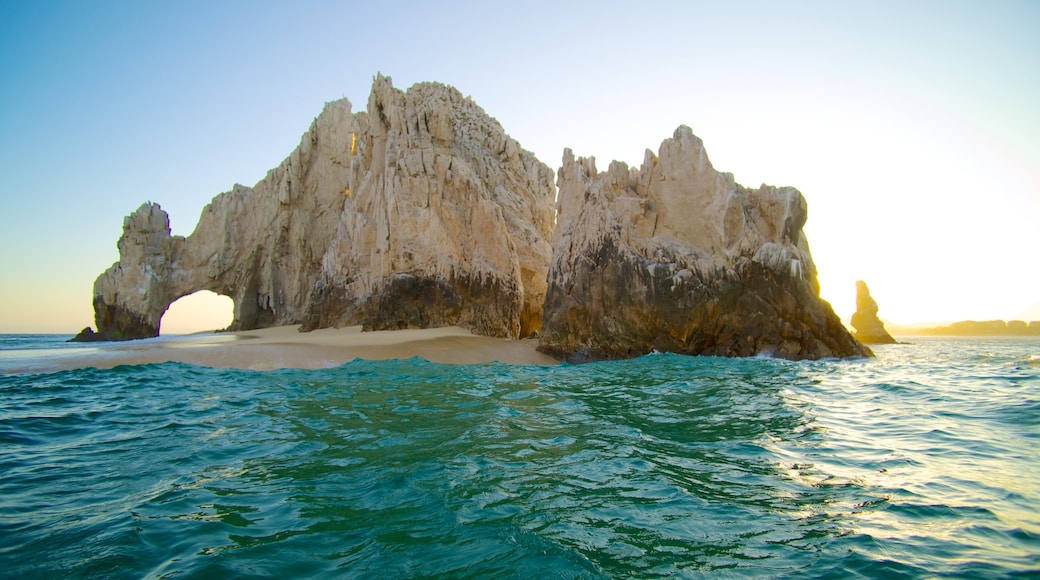 L\'Arche de Cabo San Lucas montrant vues littorales, coucher de soleil et images d\'île