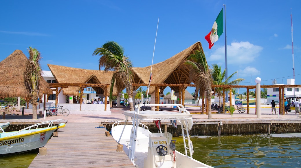 Isla Holbox presenterar tropisk natur och en marina