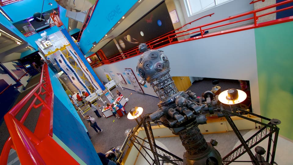 Carnegie Science Center que incluye vista interna