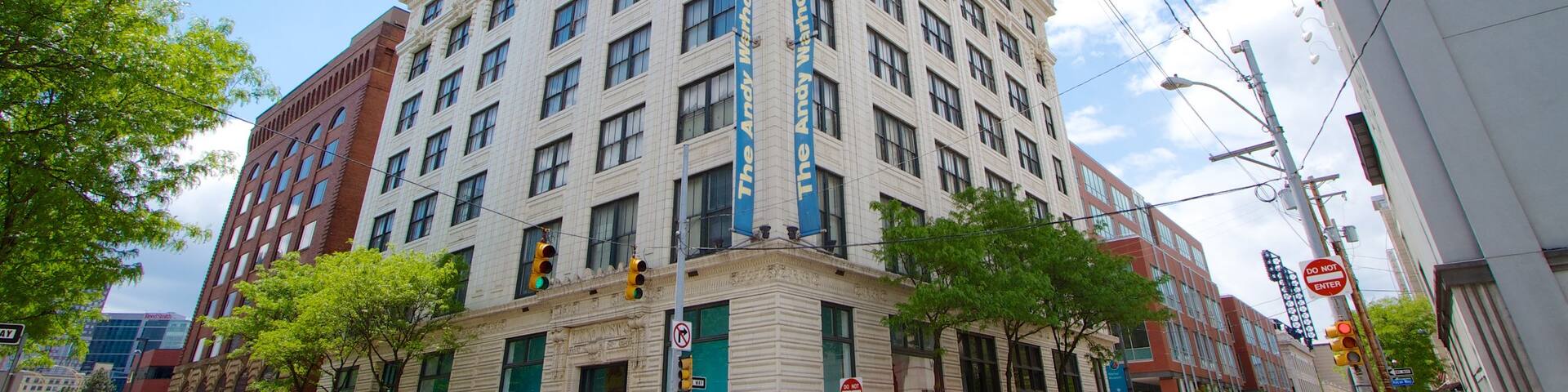 Andy Warhol Museum welches beinhaltet Straßenszenen und Stadt