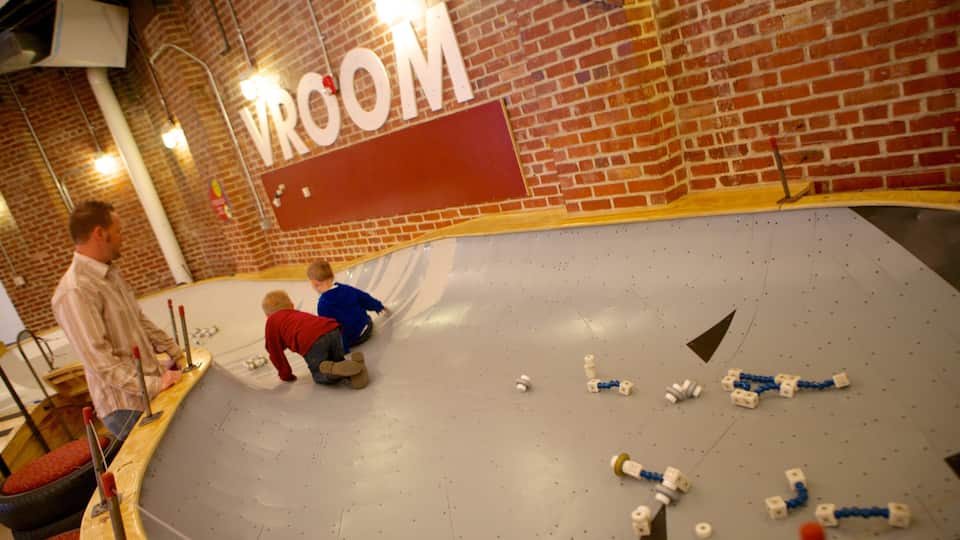 Museo Infantil de Pittsburgh que incluye señalización y vista interna