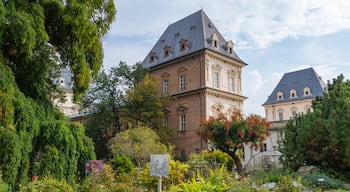 Valentino Park featuring a garden