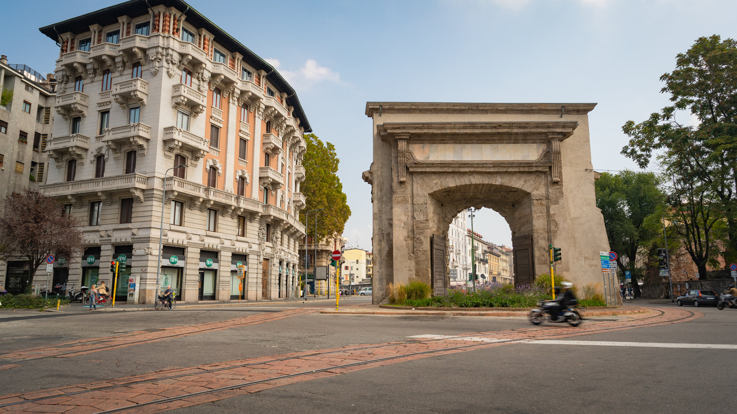 Porta Romana which includes heritage elements