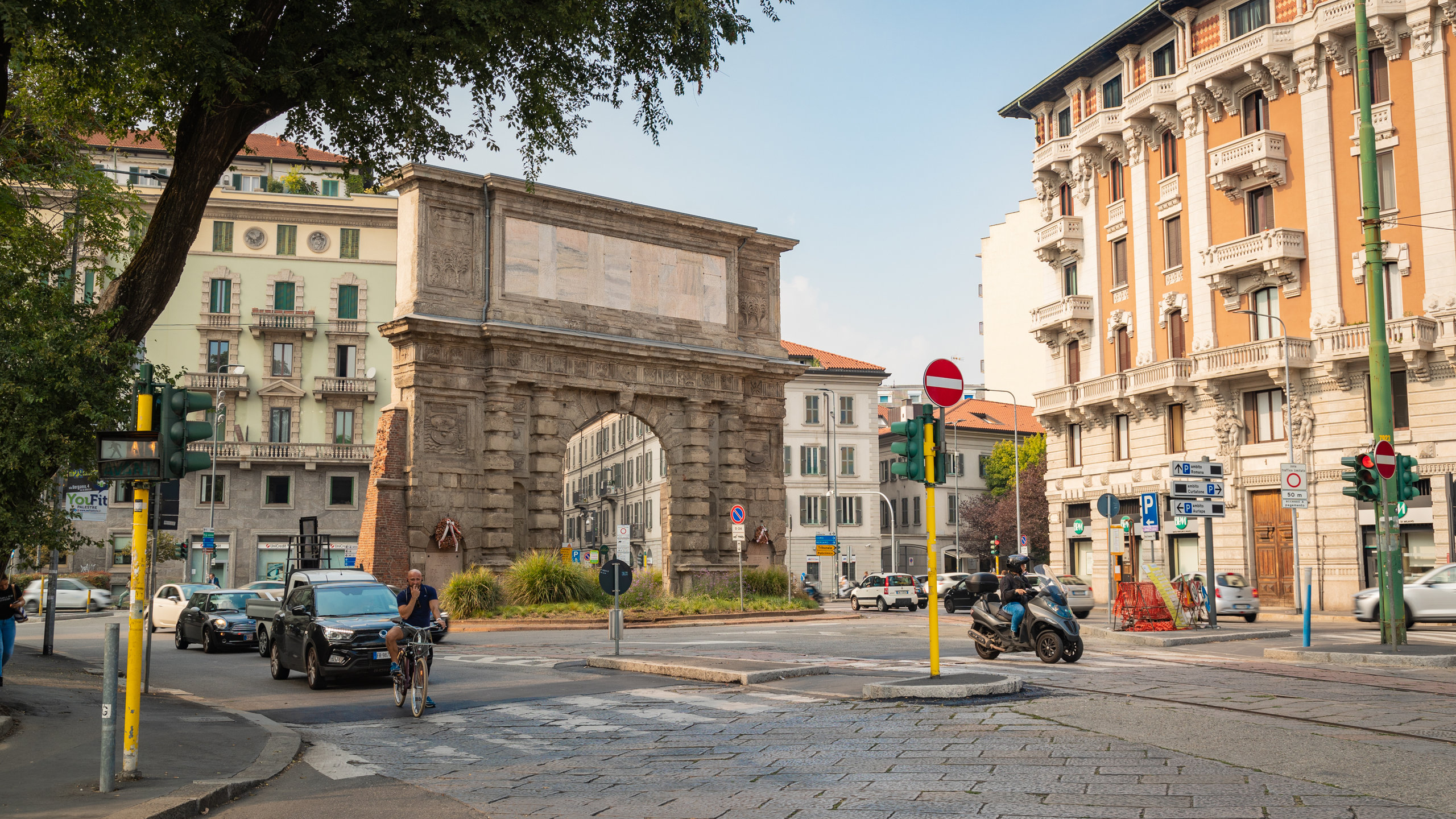 Porta Romana which includes heritage elements