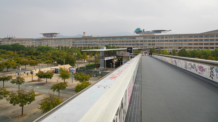 Lingotto showing a bridge and landscape views