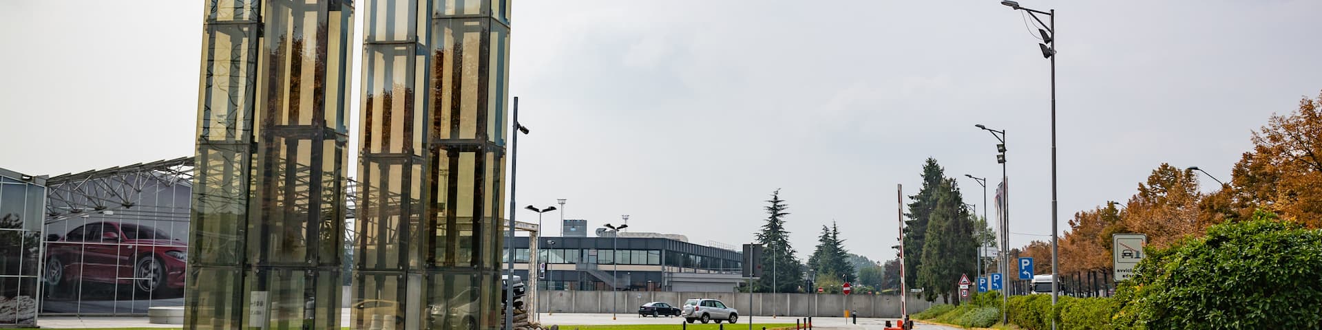 Mirafiori showing signage and a garden