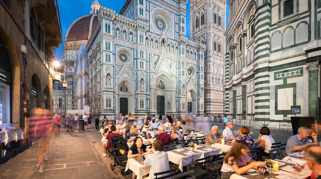 Piazza del Duomo showing outdoor eating, a city and heritage architecture