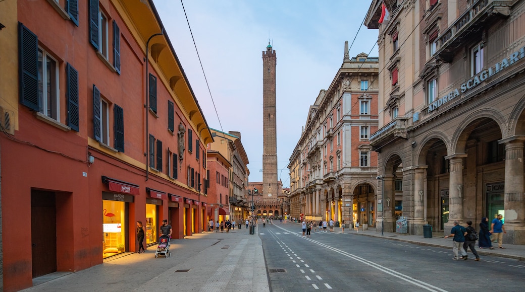 Le due Torri: Garisenda e degli Asinelli