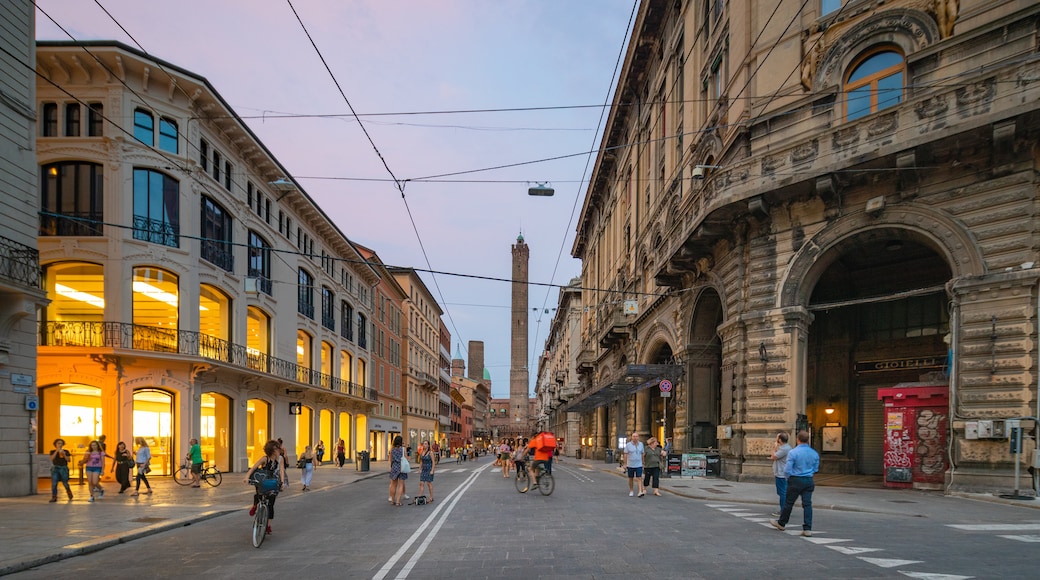 Le due Torri: Garisenda e degli Asinelli