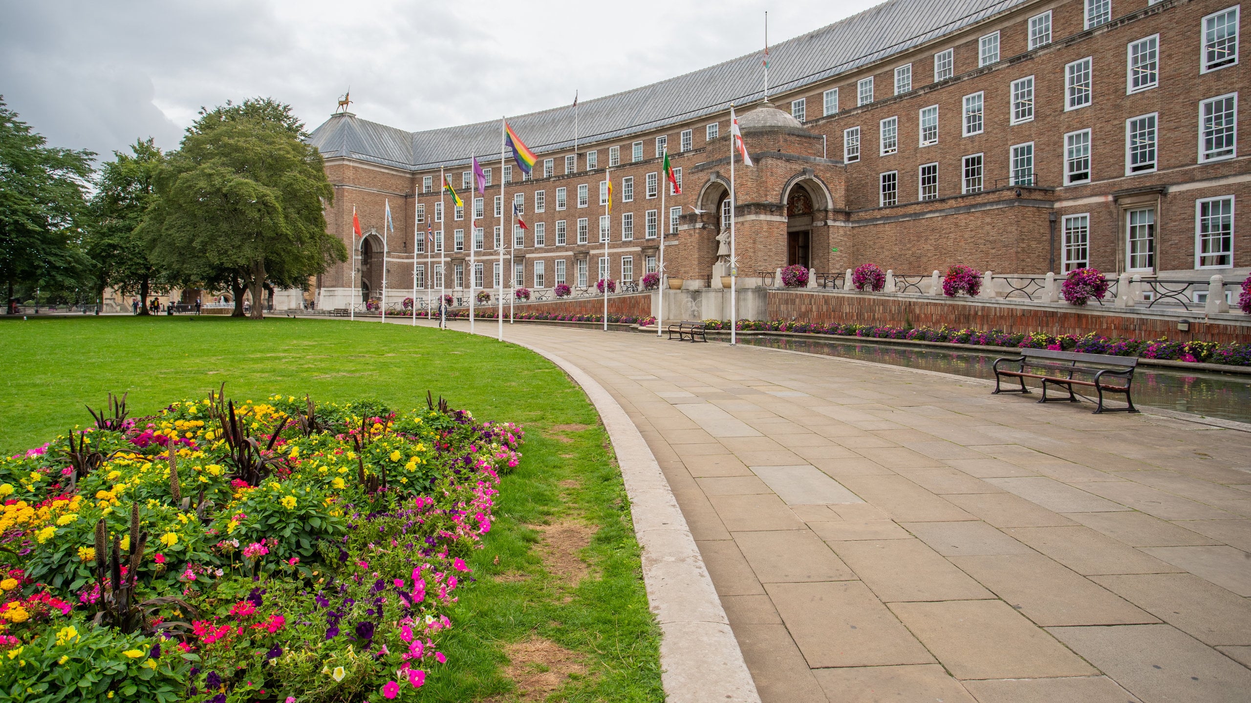 Visita Plaza del Milenio en Puerto flotante de Bristol - Tours \u0026  Actividades | Expedia.com, image size:2560x1440
