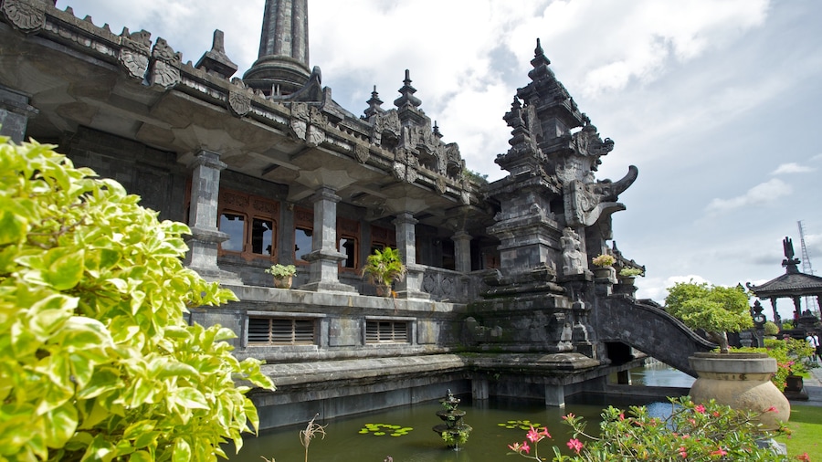 Bajra Sandhi Monument featuring a monument and religious aspects