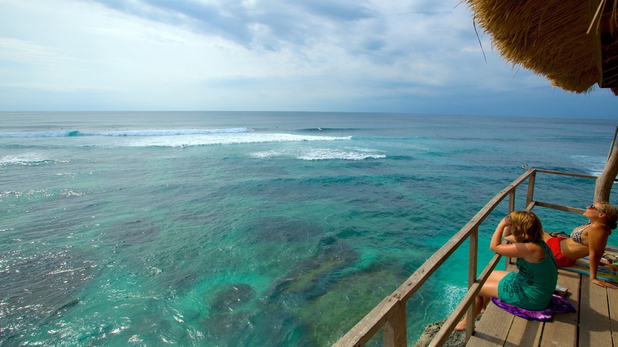 Strand van Uluwatu inclusief tropische uitzichten, algemene kustgezichten en vergezichten