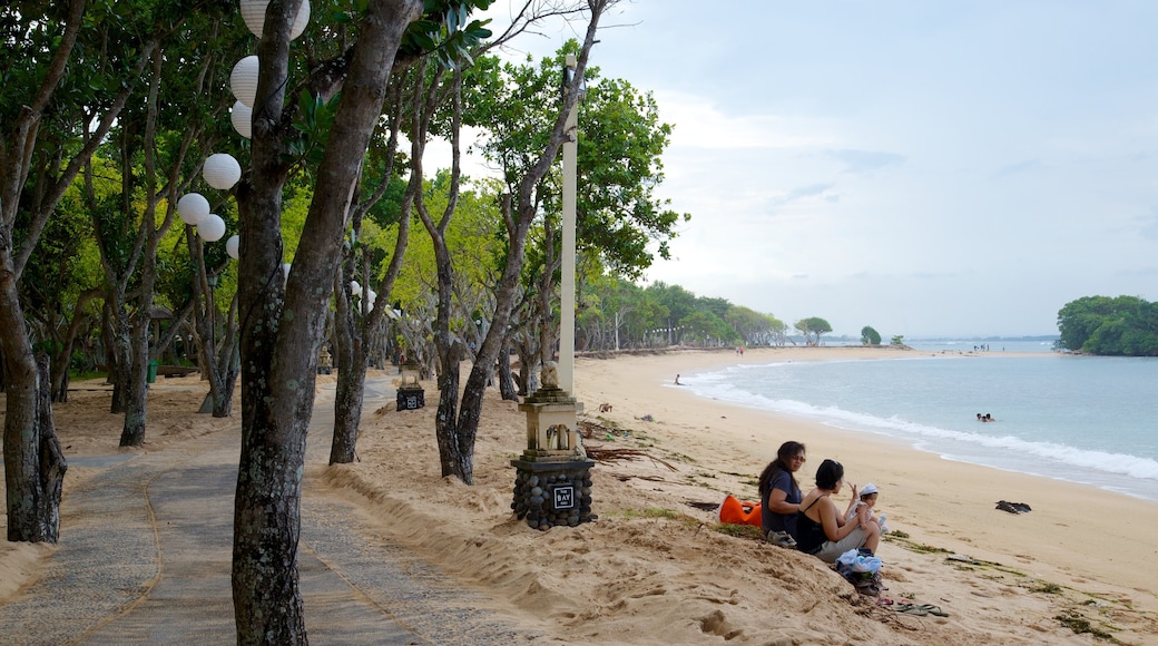 Nusa Dua Beach showing a beach