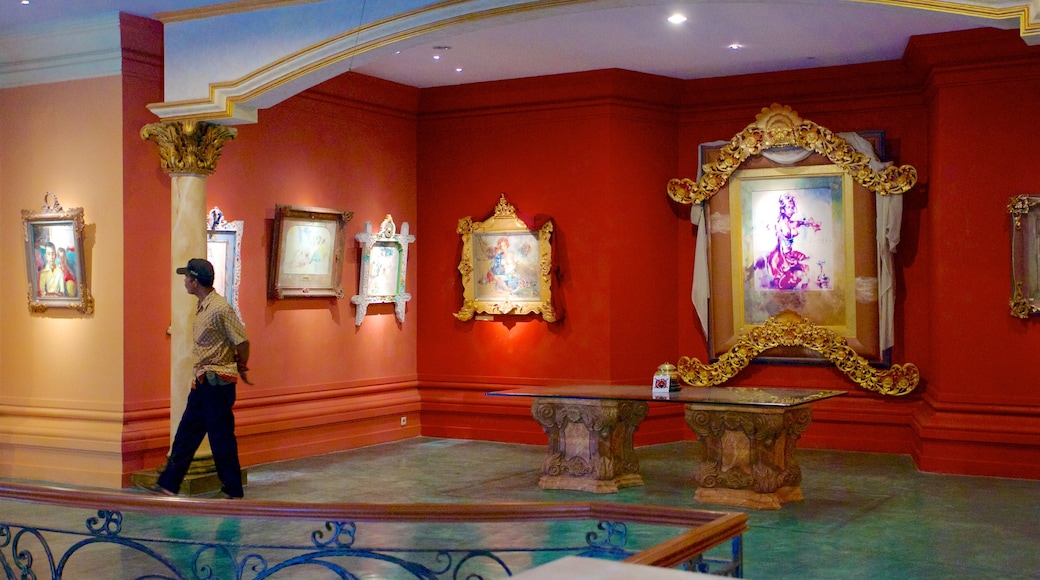 Blanco Museum showing interior views and art