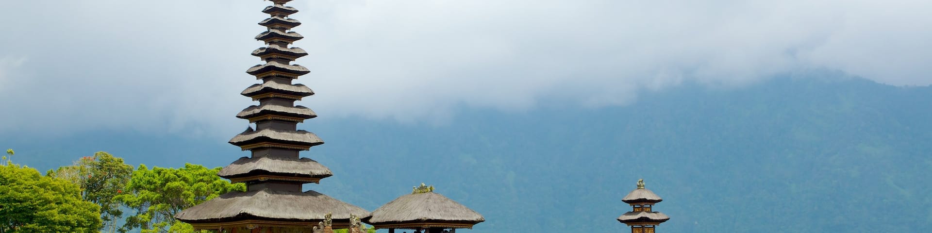 Temple d\'Ulun Danu mettant en vedette éléments religieux, panoramas et temple ou lieu de culte