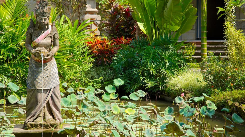 Museum Puri Lukisan which includes a statue or sculpture, tropical scenes and a pond