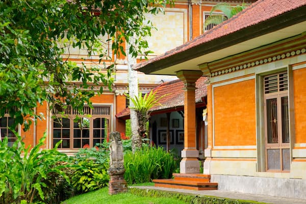 Neka Art Museum featuring art