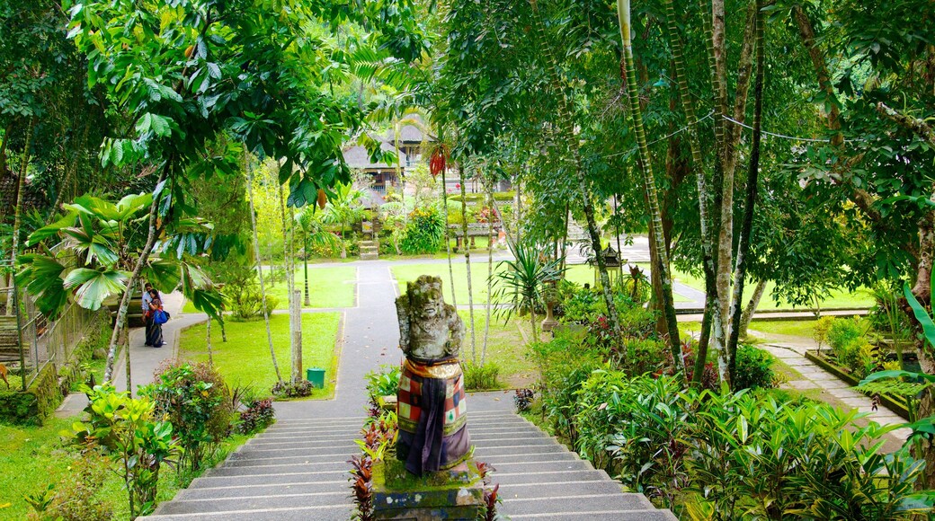 Gunung Kawi Temple showing a park and a temple or place of worship