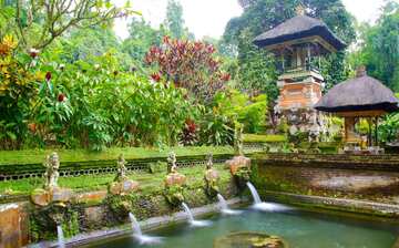 グヌン カウィ寺院 タンパクシリン エクスペディア グヌン カウィ寺院 タンパクシリン エクスペディア