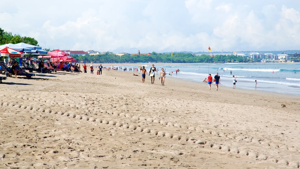 Playa de Legian que incluye una playa de arena