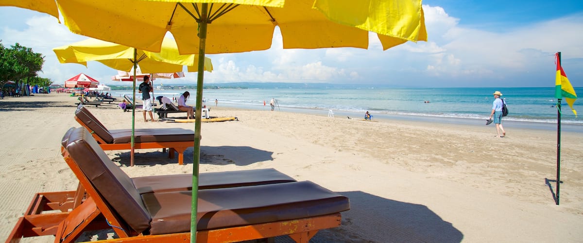 Strand von Legian das einen Luxushotel oder Resort und Sandstrand