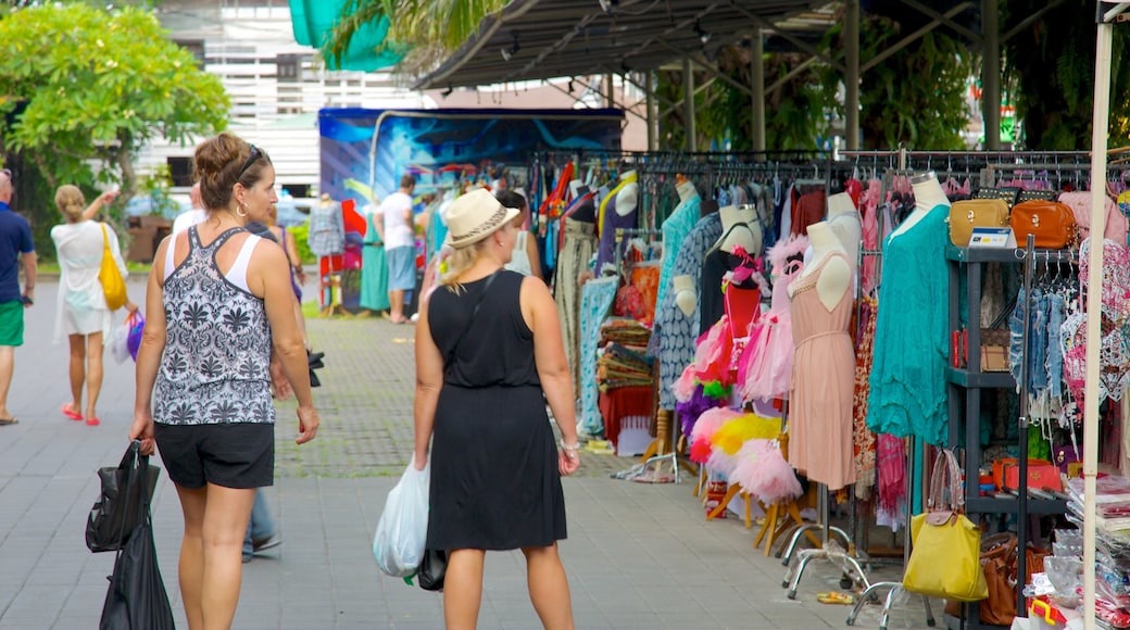 Seminyak Square og byder på gadeliv, markeder og shopping