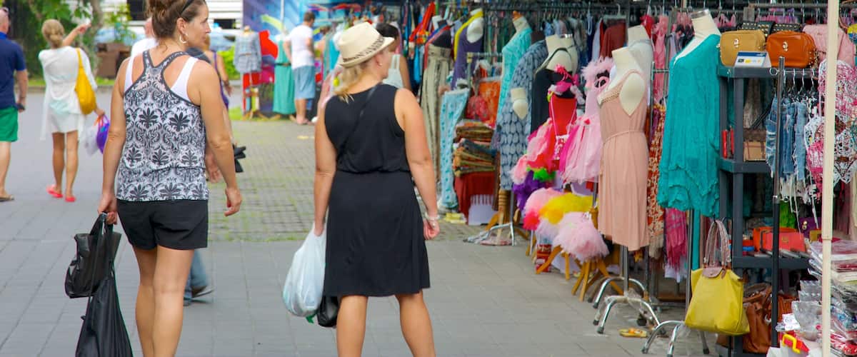 Seminyak Square showing shopping, markets and street scenes