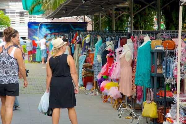 Seminyak Square which includes street scenes, shopping and markets