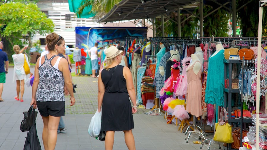 Seminyak Square og byder på gadeliv, markeder og shopping