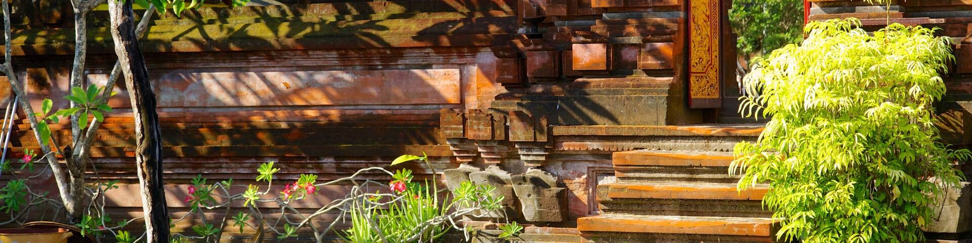 Petitenget Temple which includes heritage architecture and a temple or place of worship