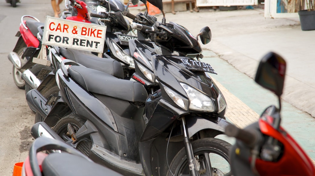 Seminyak ofreciendo paseos en moto y una ciudad