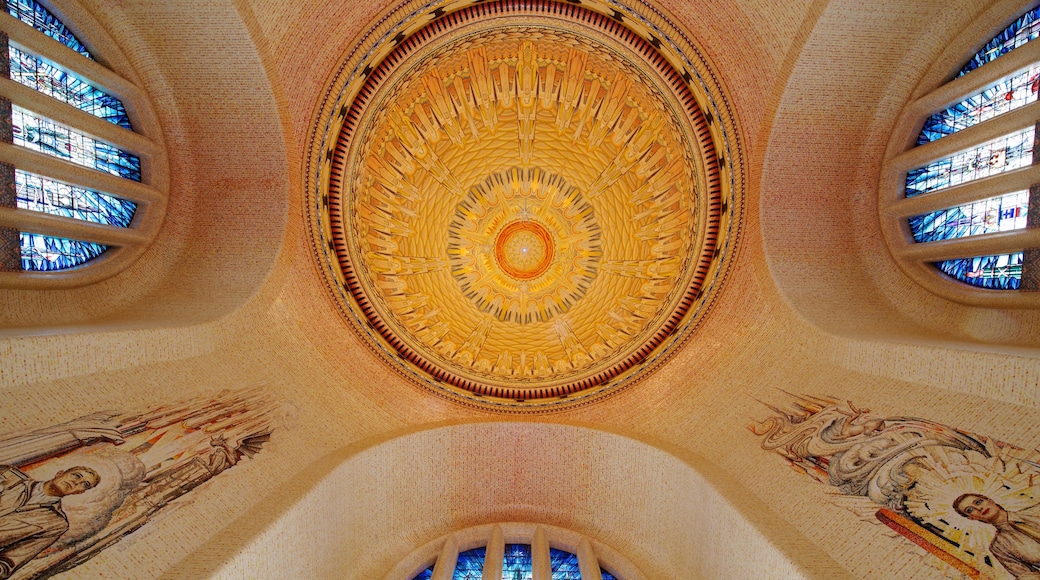 Australian Capital Territory som visar interiörer, historisk arkitektur och ett minnesmonument