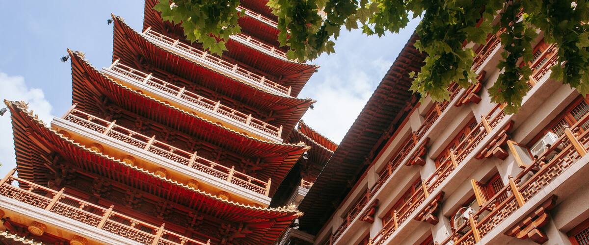 Jing An Temple showing a temple or place of worship and religious aspects