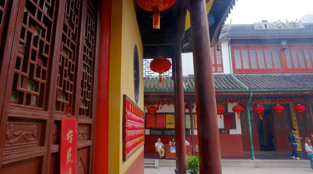 Jade Buddha Temple showing religious aspects and a temple or place of worship