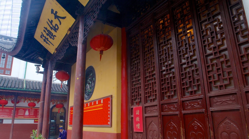 Jade Buddha Temple showing religious elements and a temple or place of worship