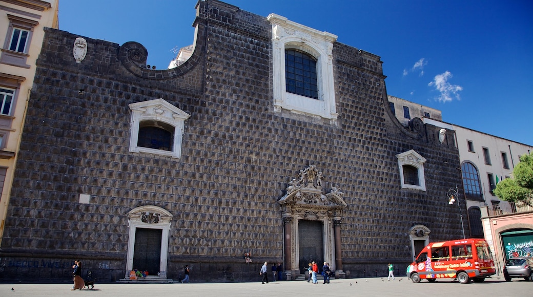 Piazza del Municipio mostrando escenas urbanas