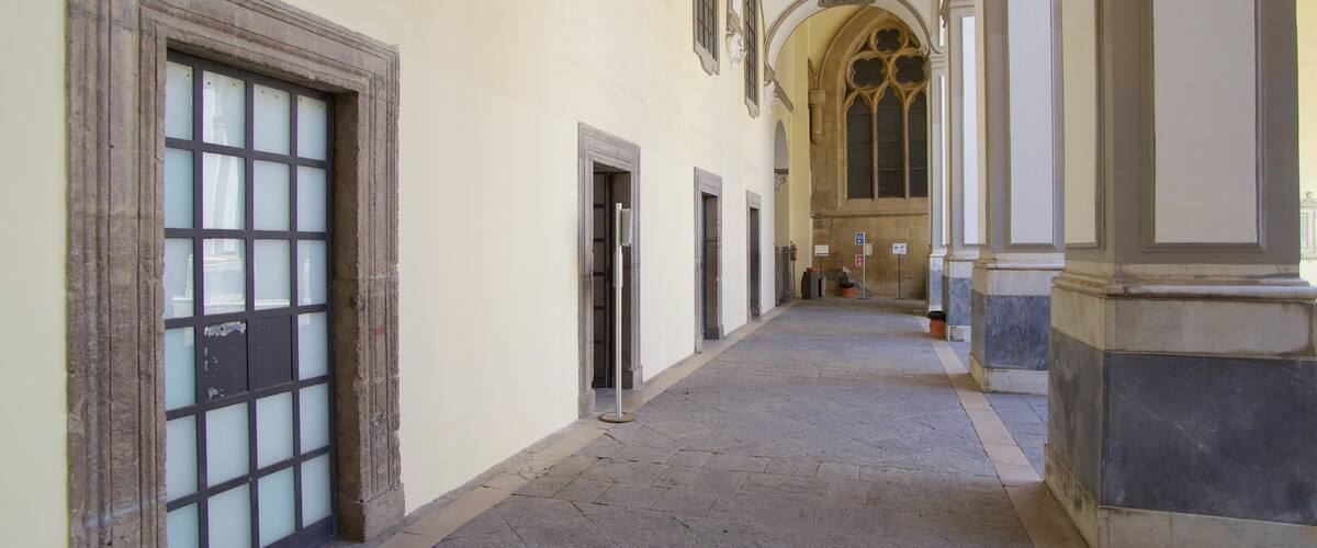 San Lorenzo Maggiore qui includes vues intérieures