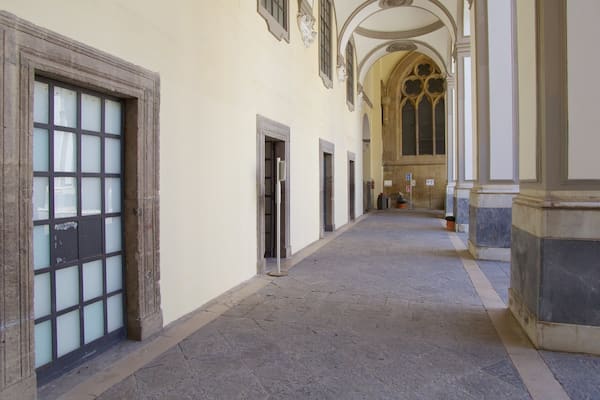 San Lorenzo Maggiore qui includes vues intérieures