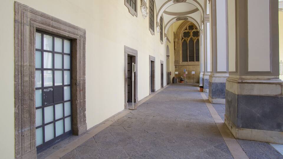 San Lorenzo Maggiore showing interior views