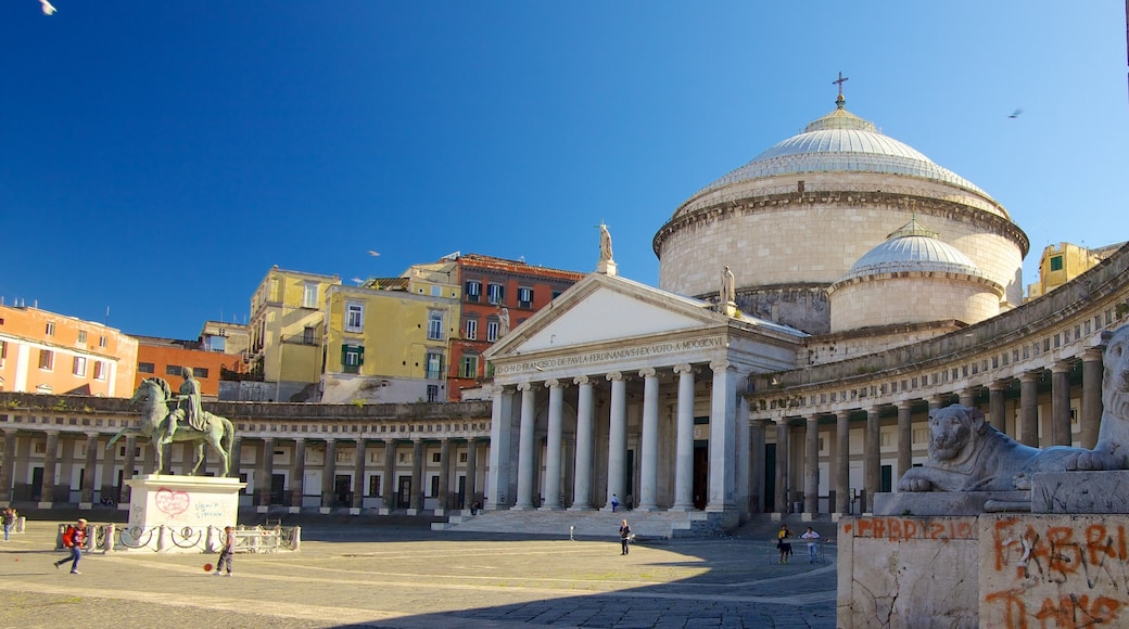 San Francesco di Paola ofreciendo un parque o plaza y patrimonio de arquitectura
