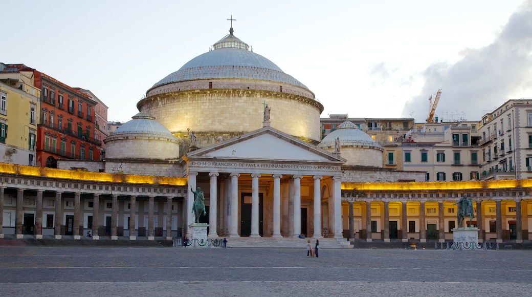 San Francesco di Paola que incluye escenas urbanas y una iglesia o catedral