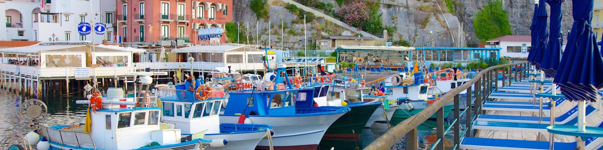 Marina Grande showing general coastal views, a coastal town and boating
